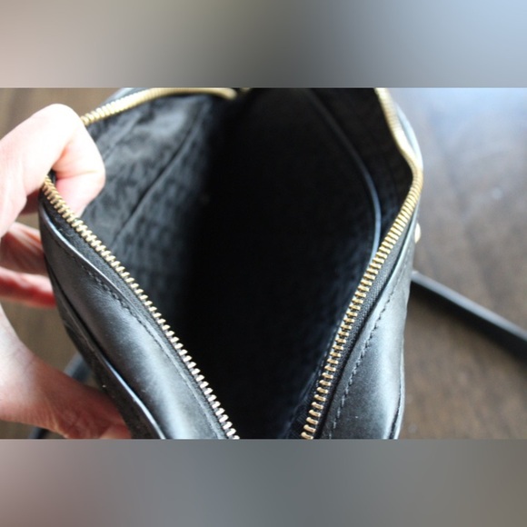 Michael Kors chevron pattern cross body bag - Picture 9 of 11